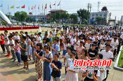 此次儀式中，雙匯集團(tuán)漯河總部共有210名員成為第一批“金秋獎(jiǎng)學(xué)”的獲得者。