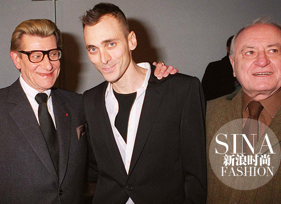 Yves-Saint-Laurent、Hedi-Slimane、Pierre-Bergé在Dior后臺(tái)的合影