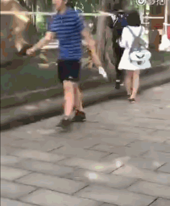 王源中考遭遇私生飯跟隨