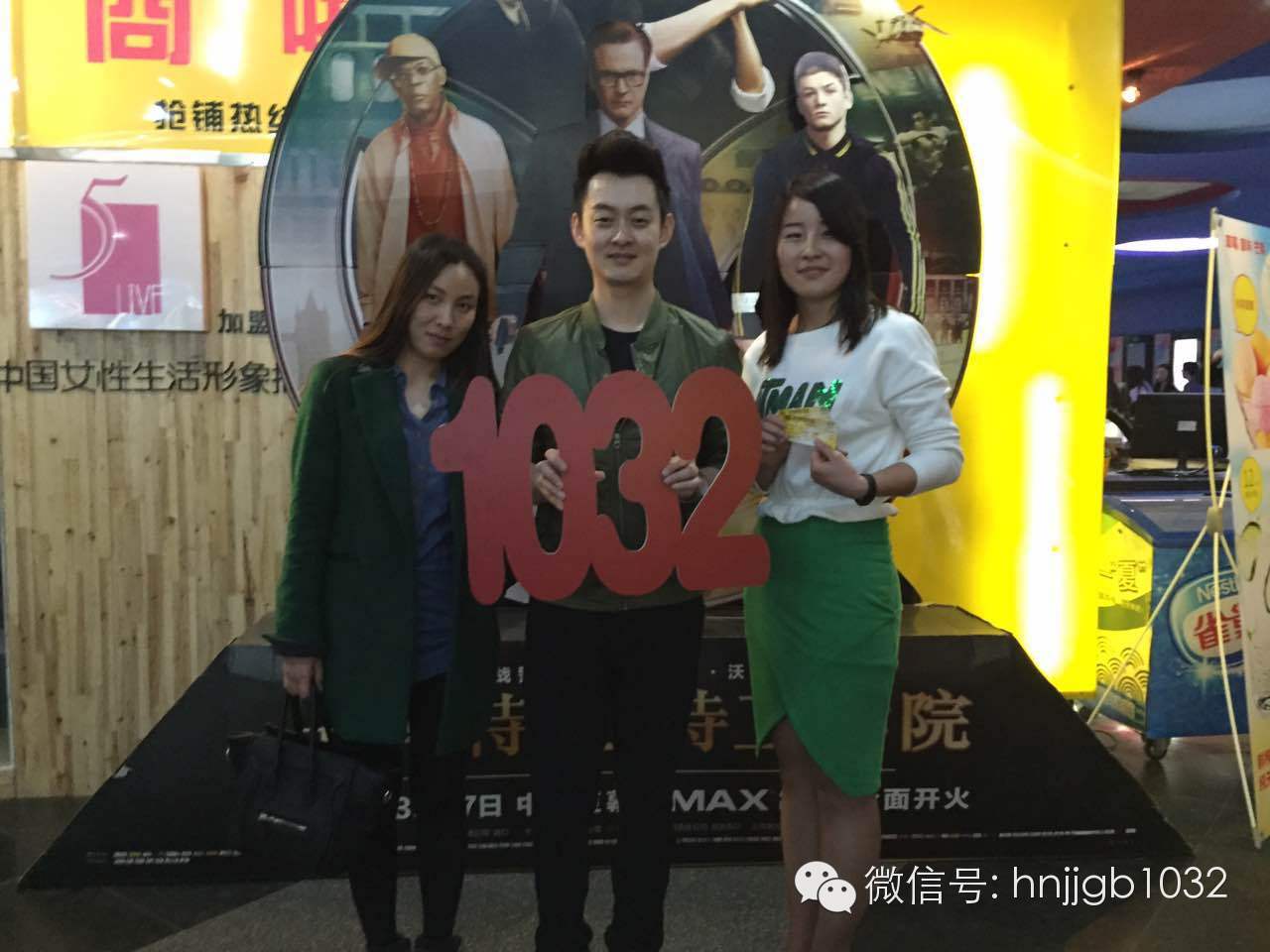 傳說(shuō)中的Johnny終于現(xiàn)身啦！還是美女魅力大哦。帥哥美女好養(yǎng)眼，小編忍不住要多看幾眼呢。
