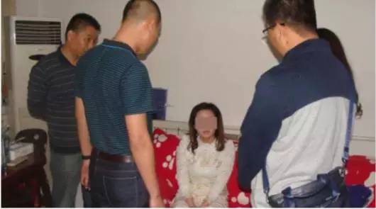 警方抓捕嫌疑人龐某衛(wèi)現(xiàn)場。警方供圖