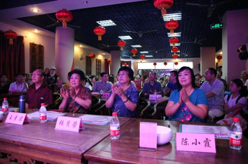 我省著名豫劇表演藝術(shù)家素君（左2）、常香玉弟子、國(guó)家一級(jí)演員張?jiān)聵s（右2）