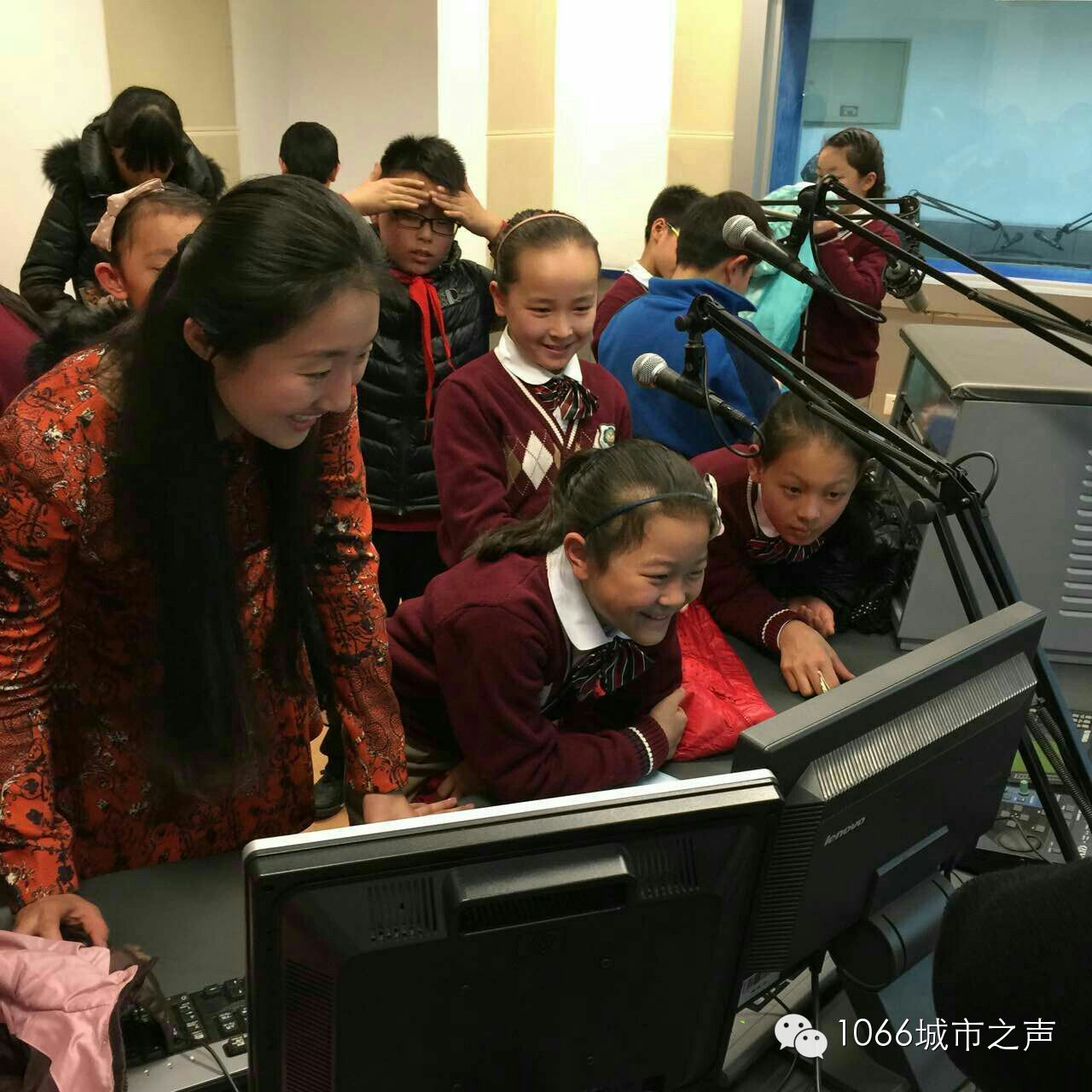 “好激動(dòng)，好激動(dòng)”！天天上學(xué)、放學(xué)都從廣播大廈經(jīng)過，今天終于進(jìn)來了！