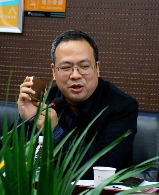 看看上面這位，就是我們1066最紅的男人——付總。