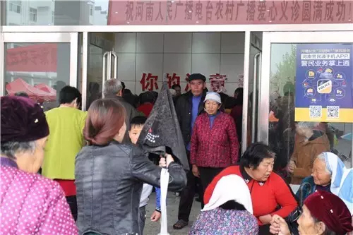 現(xiàn)場(chǎng)真是的人山人海，只能用太火爆三個(gè)字形容了！