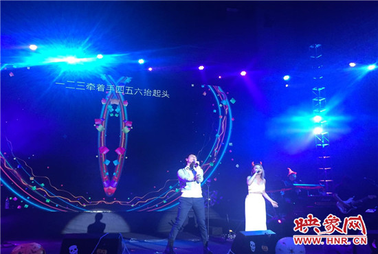 丁當(dāng)現(xiàn)場分享了她的代表曲目，《猜不透》全場大合唱，歌手嚴(yán)爵充分展現(xiàn)創(chuàng)作型歌手的特點。