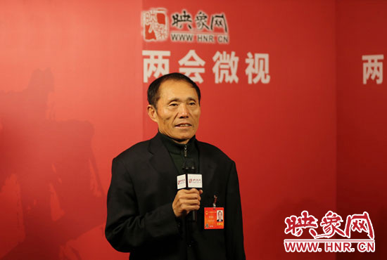 3月4日，全國人大代表、濮陽縣西辛莊村支部書記李連成在映象網全國兩會北京演播室做客《兩會微視》訪談。