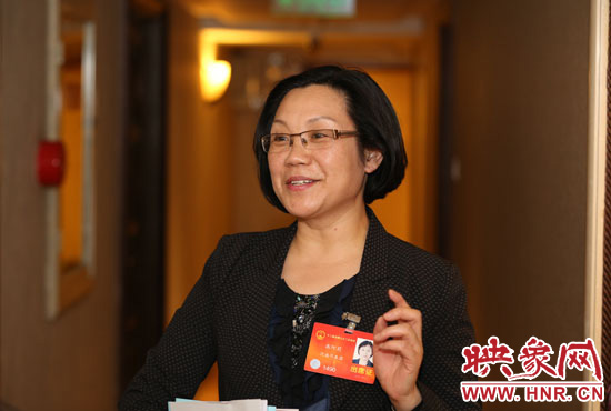 全國(guó)人大代表、商丘市實(shí)驗(yàn)小學(xué)校長(zhǎng)高阿莉做客映象網(wǎng)兩會(huì)微視。