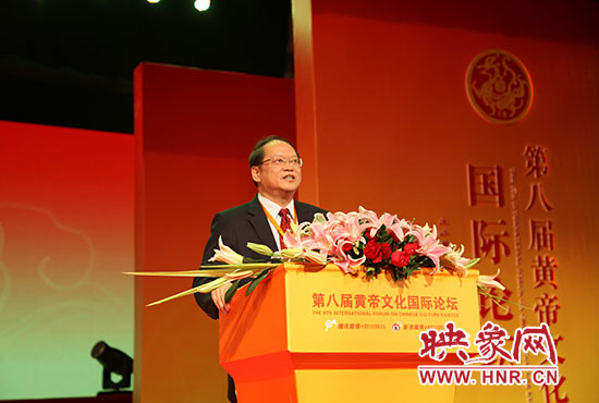 臺(tái)灣大學(xué)哲學(xué)系教授、美國耶魯大學(xué)哲學(xué)博士傅佩榮做演講