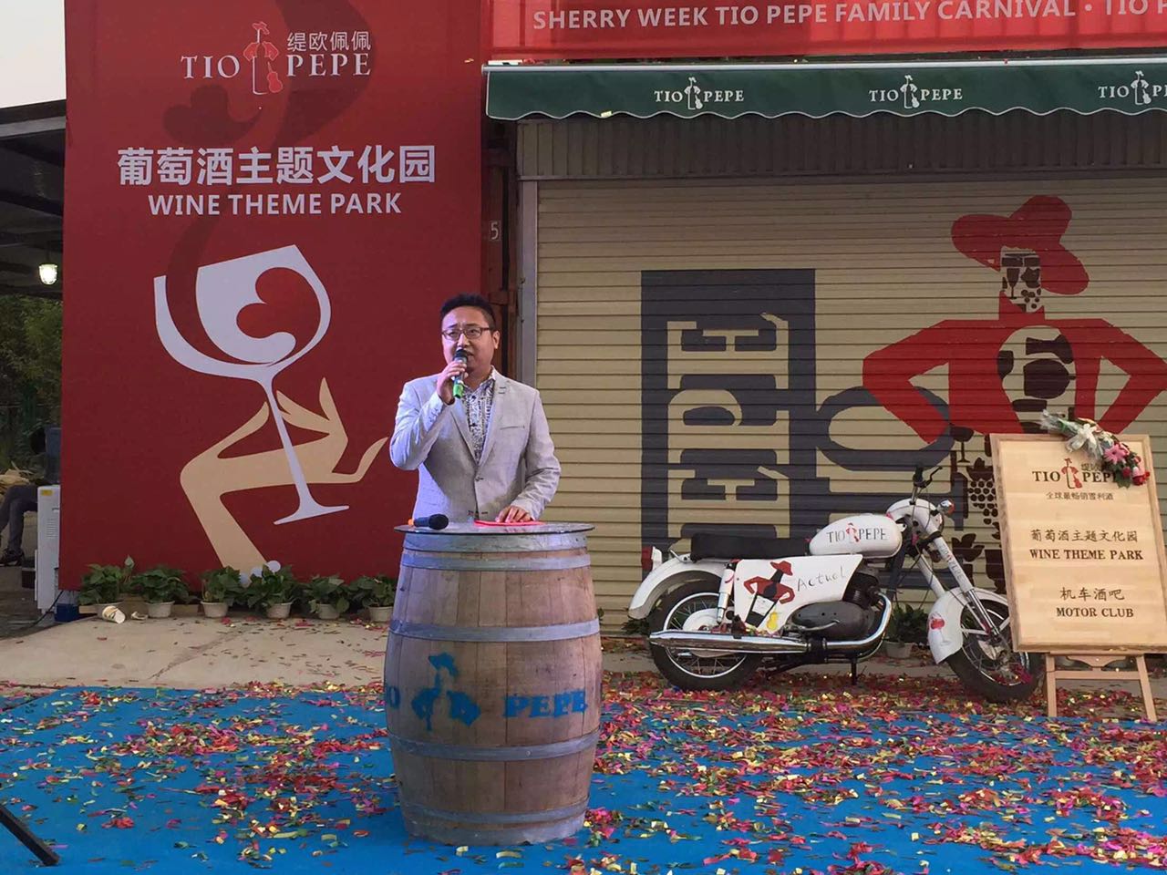 我們的巖歐巴出場嘍！真的是迷倒臺下一片！