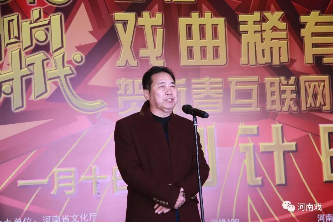中國戲劇家協(xié)會副主席、河南豫劇院院長李樹建介紹活動概況