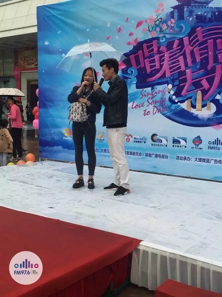 這是一位在校大學校，暗暗的喜歡純純的愛。
