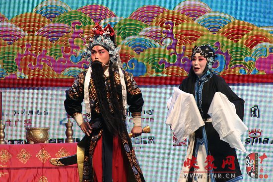 張派傳人方素珍（左）、馬瑞（右）演唱折子戲《韓琪殺廟》一折
