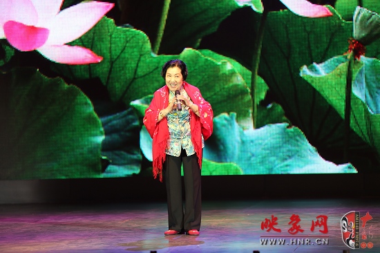 著名越調(diào)表演藝術(shù)家、越調(diào)皇后毛愛蓮演唱《白奶奶醉酒》選段“好一個(gè)俊俏的趙鳳英”