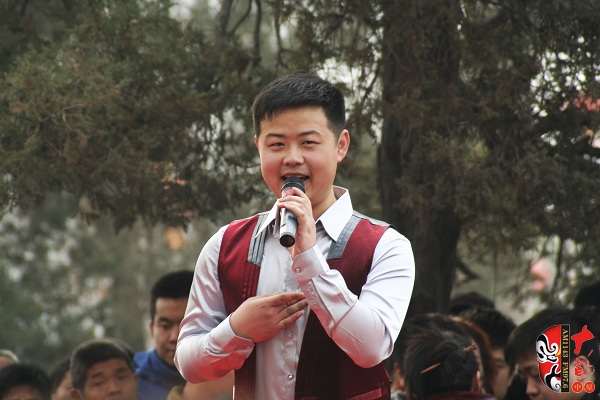 2012年度河南十大名票榜首、《梨園春》2007年度銀獎(jiǎng)擂主陳迎輝演唱豫劇《春秋配》選段“遇君子在荒