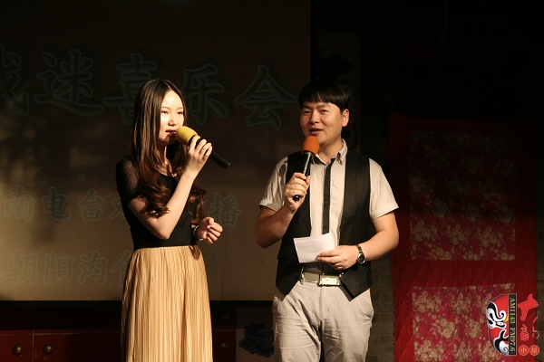 主持人：河南電臺(tái)戲曲廣播《越學(xué)越開心》主持人張琳，著名戲曲節(jié)目主持人、戲曲廣播當(dāng)家小生月陽(yáng)