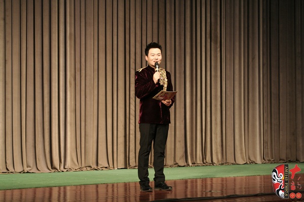主持人：著名戲曲節(jié)目主持人、河南電臺(tái)戲曲廣播“當(dāng)家小生”月陽(yáng)