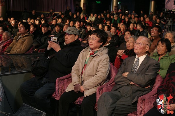 著名豫劇表演藝術(shù)家張月榮(中)、臺灣知名學(xué)者趙明普(右)