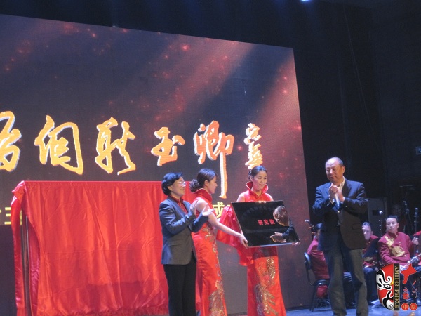 省委組織部副部長(zhǎng)、人力資源和社會(huì)保障廳廳長(zhǎng)楊盛道，省文化廳廳長(zhǎng)楊麗萍為玉卿戲曲音樂(lè)藝術(shù)研究院揭牌