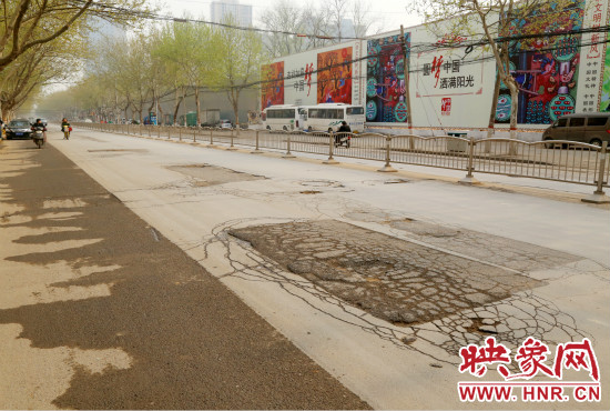 南陽(yáng)路因?yàn)榈罔F將要施工而暫緩大修。