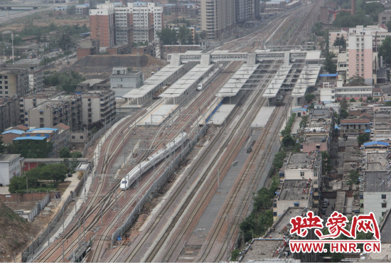 本次運(yùn)行試驗(yàn)由2列CRH2A型動(dòng)車組擔(dān)當(dāng)，計(jì)劃試驗(yàn)速度為每小時(shí)200公里。
