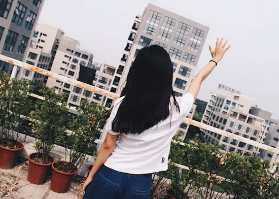 你問我要去向何方，我指向天空的方向。