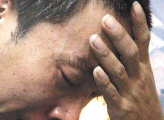 10歲方姓男童遭割喉殺害，父親淚流不止說，小兒子走了，他不知道該如何活下去。 臺灣《聯(lián)合報》