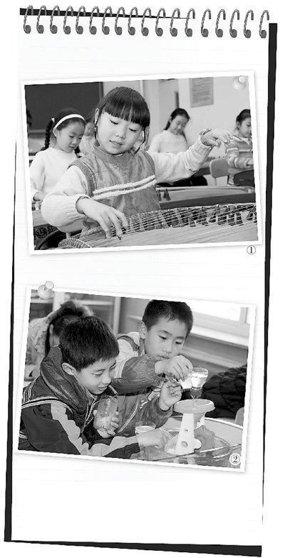 　圖1：鐵路五小古箏社團(tuán)的孩子們正在演奏《高山流水》，圖2：科學(xué)課上，孩子們正在探索水的秘密。