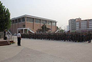 82中新學子迎來軍訓(xùn)新生活