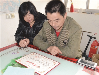 如今，劉圓父母想念女兒時只能看著榮譽證書發(fā)呆