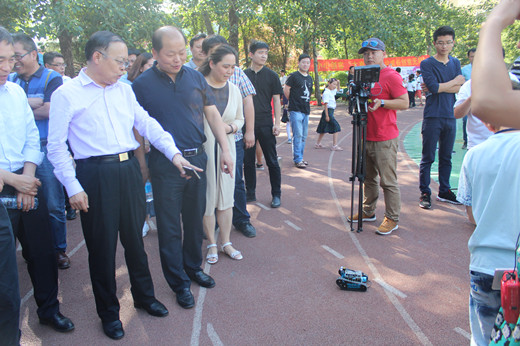 欣賞遙控機(jī)器人 欣賞遙控機(jī)器人