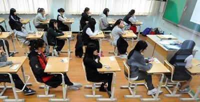 　藝術(shù)生不僅需要專業(yè)課優(yōu)秀，文化課成績(jī)也必須達(dá)標(biāo)
