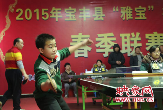 2月22日，乒乓球參賽選手在河南省寶豐陽光青少年俱樂部迎新春乒乓球春季聯賽，選手在比賽中激烈角逐。