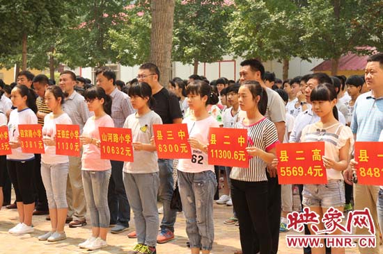 經(jīng)過(guò)一周的廣泛宣傳動(dòng)員，全縣教育系統(tǒng)共捐款174113元。