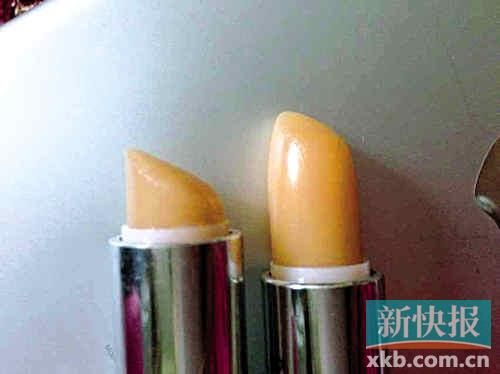 ■蘇小姐將其在專柜和聚美優(yōu)品購(gòu)買的伊麗莎白雅頓唇膏對(duì)比，產(chǎn)品包裝和唇膏顏色明顯不同。