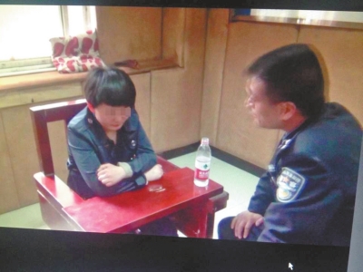 肇事司機(jī)李某歸案后，接受警方的訊問(wèn)。