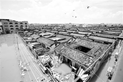 19日，廣東汕頭潮陽(yáng)區(qū)和平鎮(zhèn)出現(xiàn)水浸現(xiàn)象。連日來(lái)，廣東省汕頭市潮陽(yáng)區(qū)、潮南區(qū)普降暴雨。新華社發(fā)