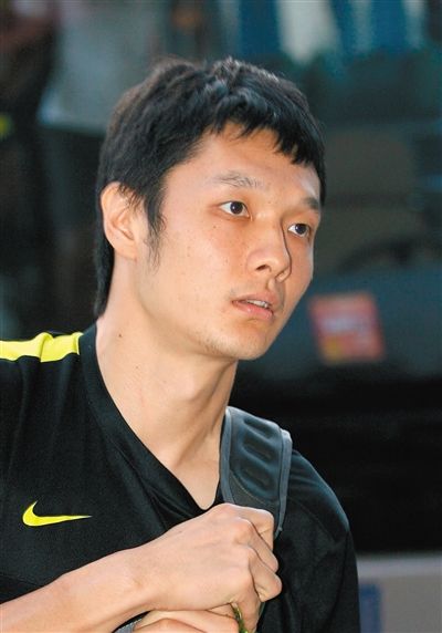 楊智 足球守門員,現(xiàn)效力于北京國安隊,為國家隊守門員。