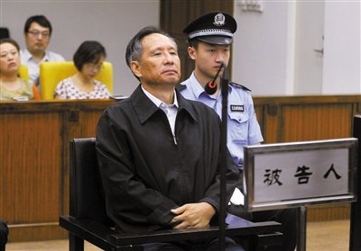 9月10日，北京市第二中級(jí)人民法院，張曙光在庭審中。