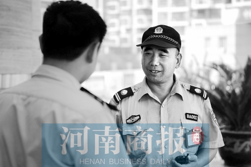 現(xiàn)在的劉阿春，在鄭州一家酒店當(dāng)保安經(jīng)理