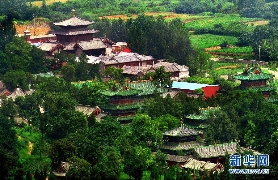 　從少林寺對面的山峰上俯瞰少林寺常住院的全貌(2012年8月4日攝)。