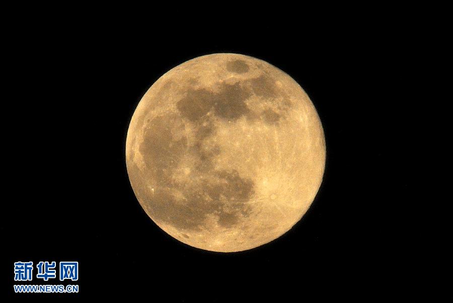 6月23日晚，云南省昆明市上空的圓月。