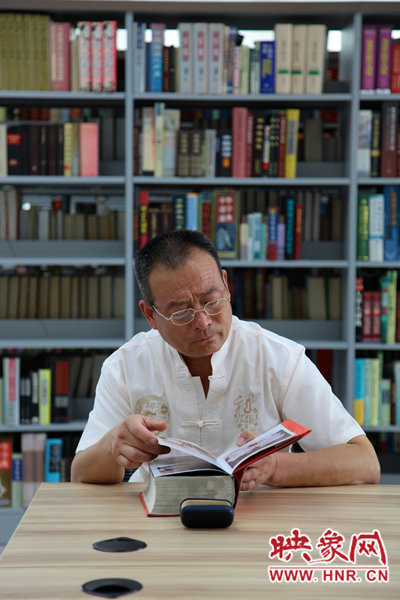 圖書館內巨大的存書量，能讓鄭州市民盡情感受閱讀的快樂。