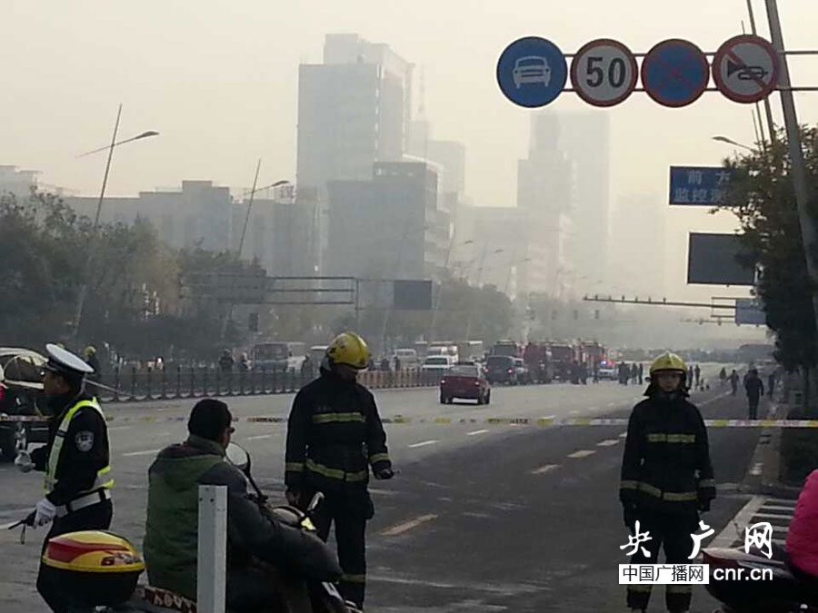 山西省委門口傳出連續(xù)爆炸聲 道路已經(jīng)戒嚴(yán) 山西省委門口傳出連續(xù)爆炸聲 道路已經(jīng)戒嚴(yán)