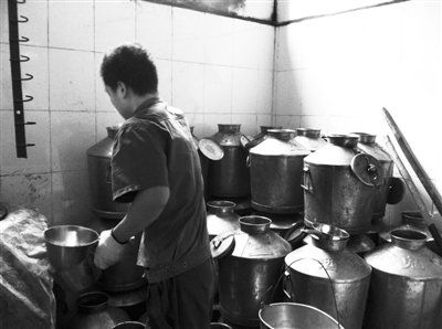 酒鬼酒自檢曾發(fā)現(xiàn)塑化劑超標(biāo) 公司沒有太重視 酒鬼酒自檢曾發(fā)現(xiàn)塑化劑超標(biāo) 公司沒有太重視