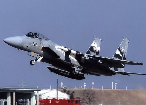 資料圖：日本空軍自衛(wèi)隊F15戰(zhàn)機(jī)。
