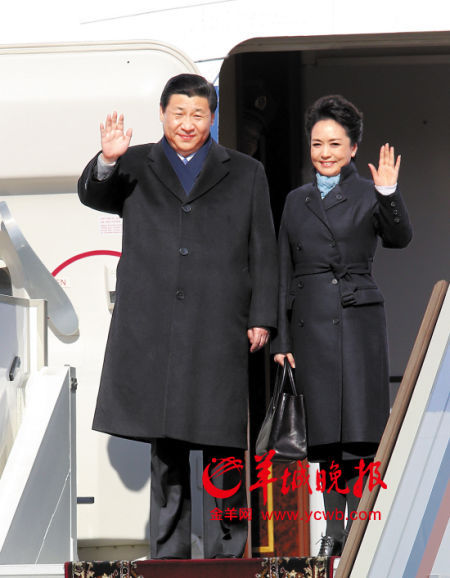 國家主席習(xí)近平首次出訪俄羅斯，夫人彭麗媛陪同。