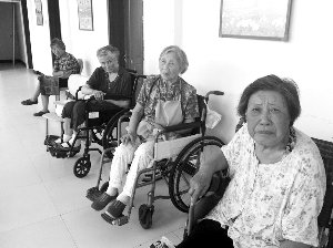 13個老人中，年齡最大的已經(jīng)99歲