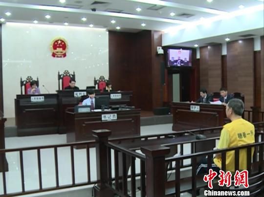庭審中。 陳啟任 攝