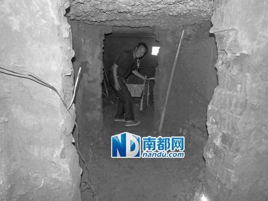 昨日，工人在地宮內(nèi)。CFP圖片